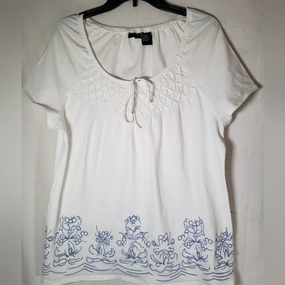 RT White with Blue Embroidered Short Sleeve Shirt Sz XL